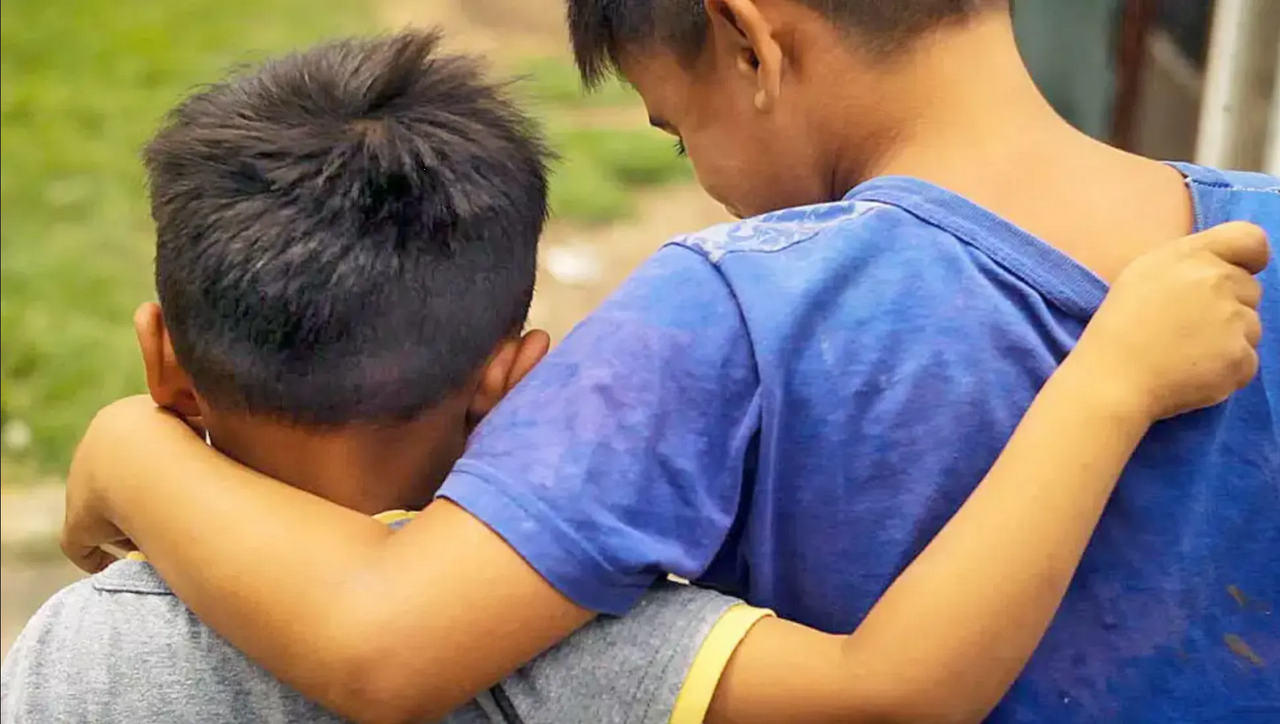 Detienen a 3 adultos y 5 niños en Sonora por transportar heroína en sus cuerpos