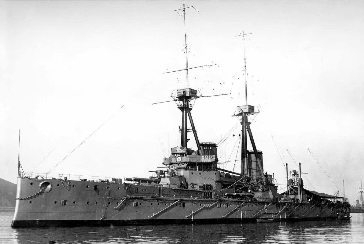 HMS-Bellerophon-poco-despu-s-de-ser-puesto-en-servicio-en-1910.jpg