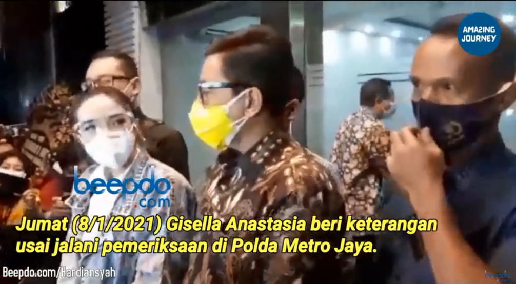Gisella Anastasia setelah menjalani pemeriksaan di Polda Metro Jaya