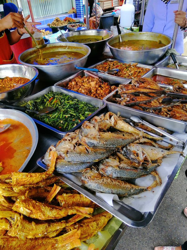 makanan di kimyong market