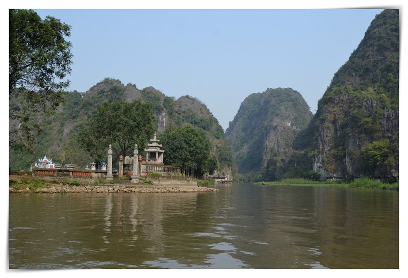 Tam Coc, rios, montañas y campos de arroz. - De la bahía de Halong a los templos de Angkor (2)