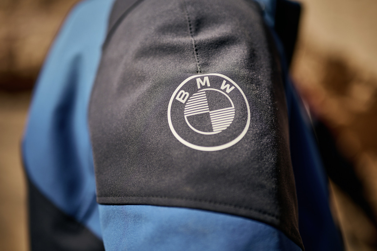 P90533824_highRes_bmw-motorrad-clothin