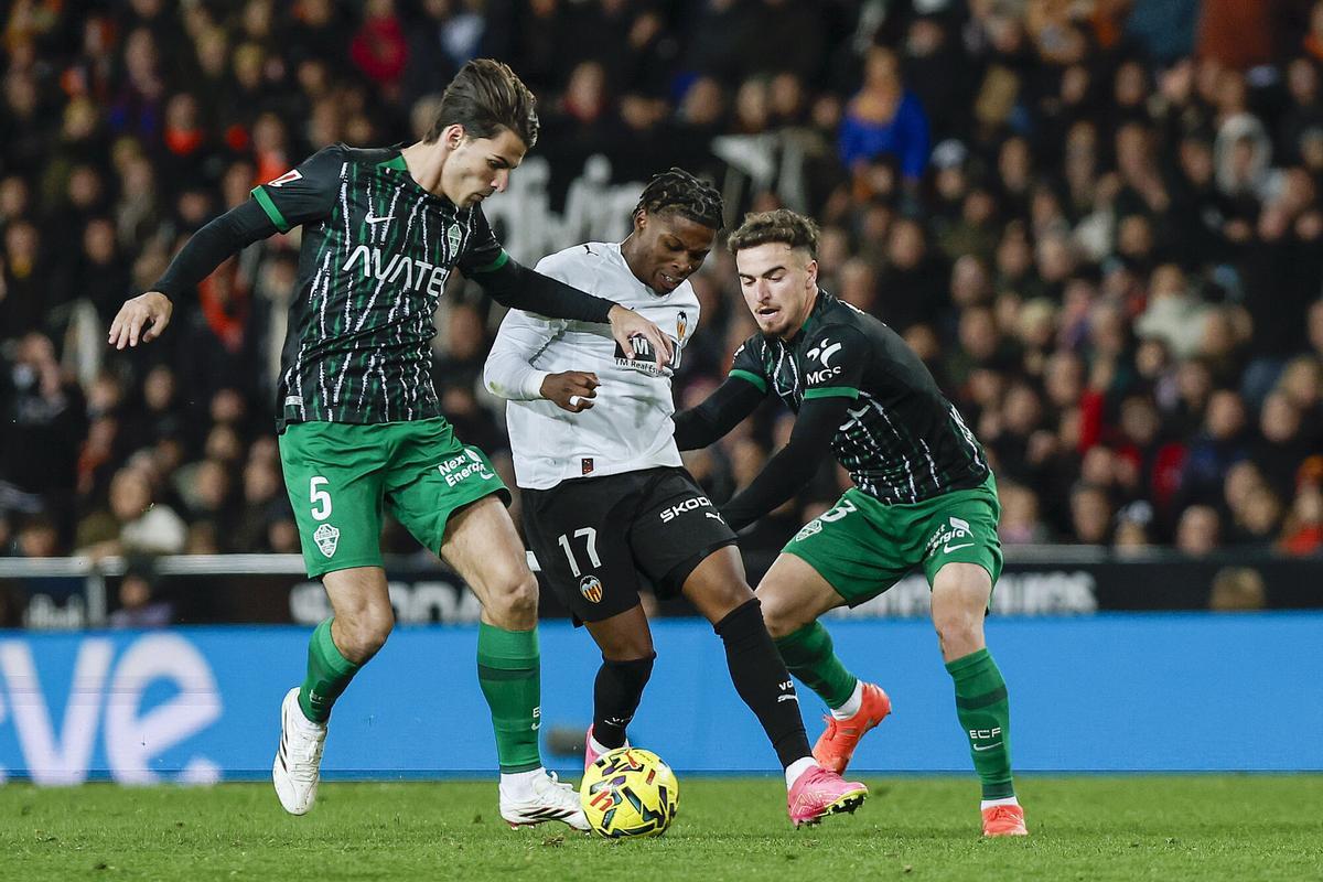 Elche vs Valencia, 21h15 ngày 11/04