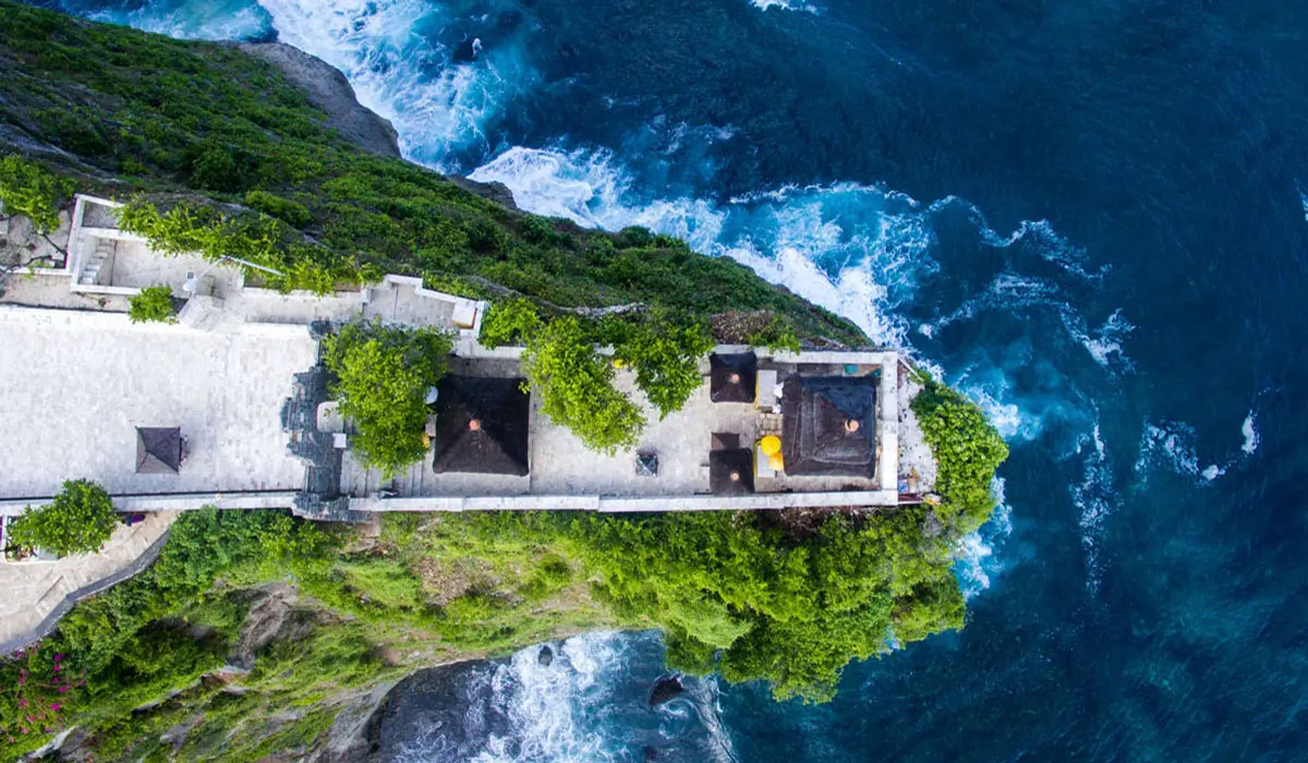 Hangout di Single Fin Day Club Uluwatu