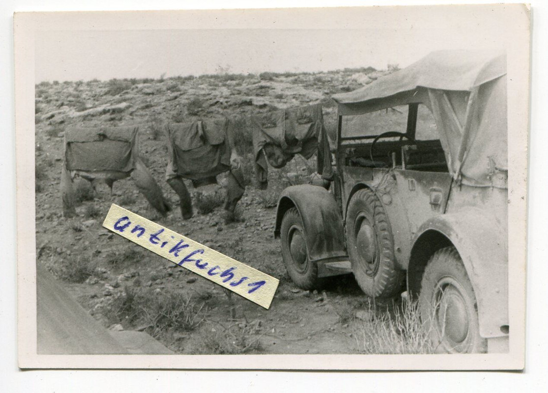Kübelwagen mit Wäscheleine in Afrika beim Afrika