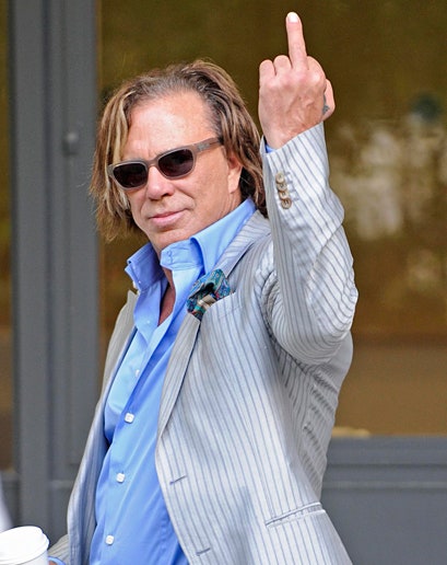 entertainment-2012-02-middle-finger-mickey-rourke.jpg