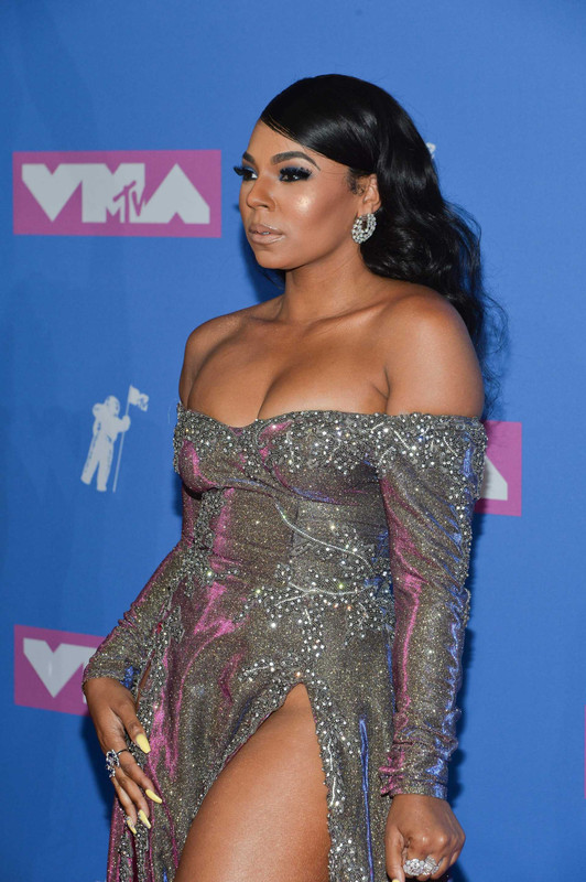 Ashanti-at-2018-MTV-Video-Music-Awards-12