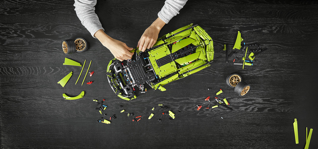 Lego_Technic_LamborghiniSian1