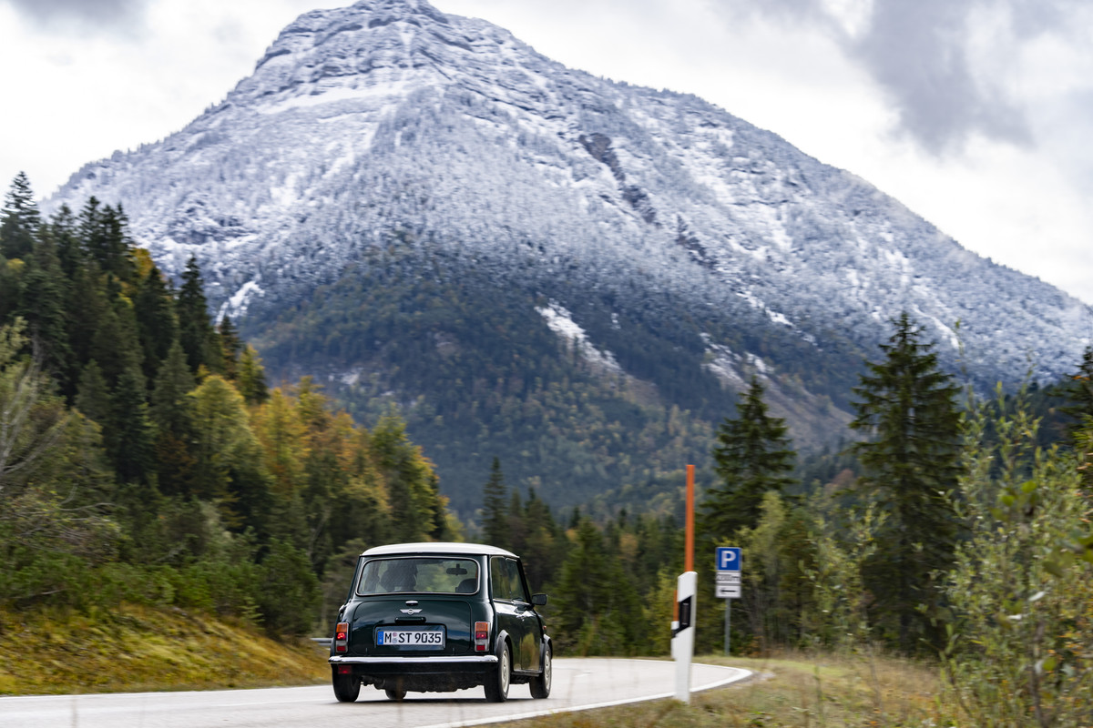 P90442248_highRes_mini-cooper-mk-vii-1