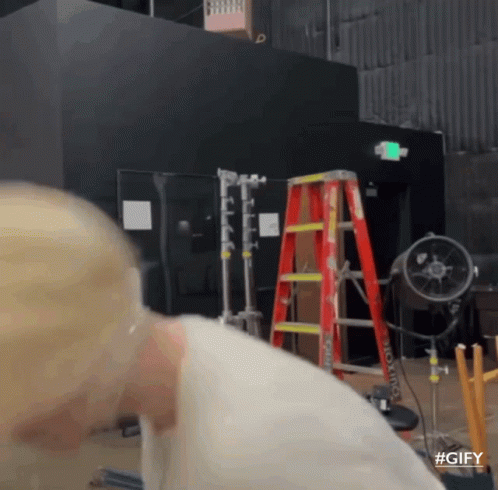 billie-eilish-blonde-hair.gif