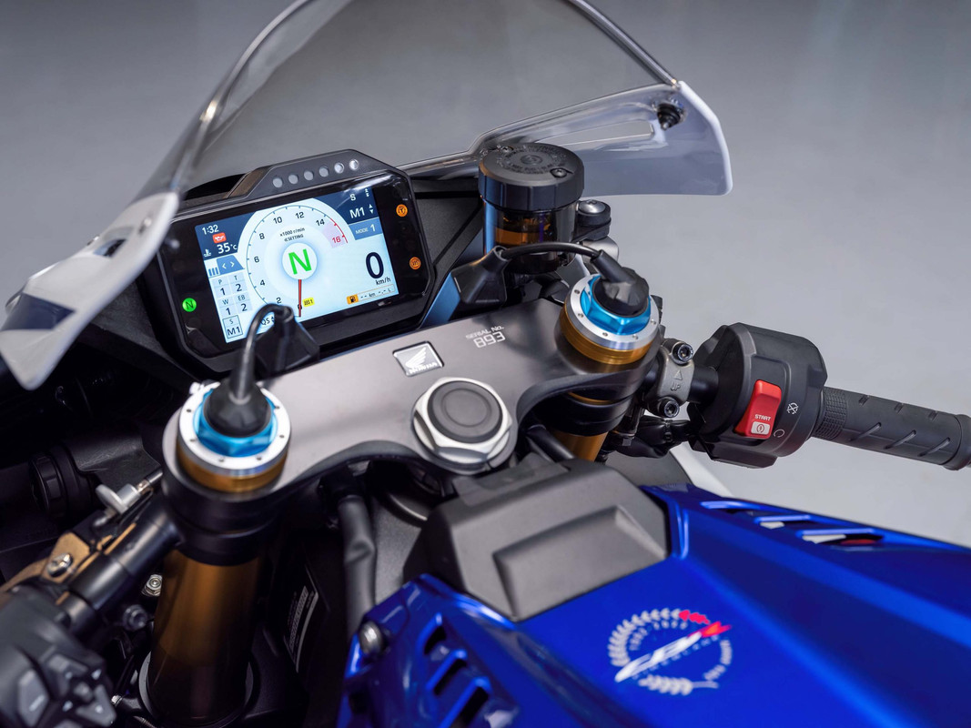 Спортбайк Honda CBR1000RR-R Fireblade SP 30th Anniversary 2022
