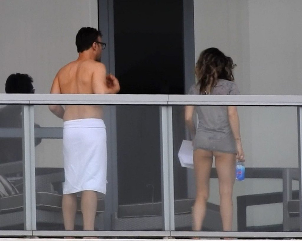 Jennifer-Barnet-upskirt-STARS-com-19