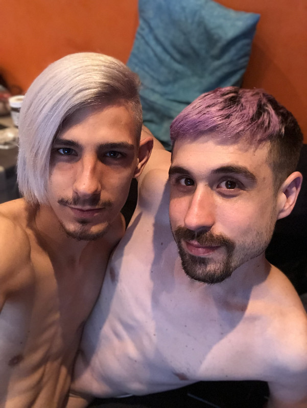 E496F378-1EB5-49B2-8946-829503BA6B04