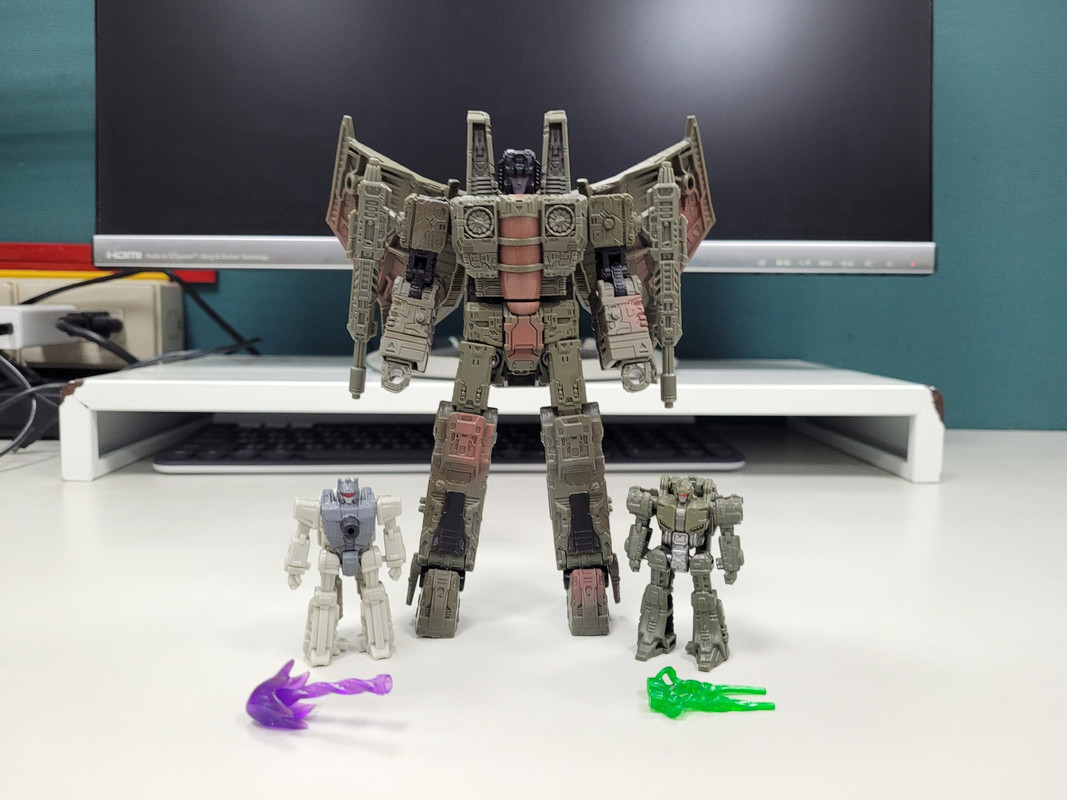Netflix-Decepticon-Sparkless-Seeker-6