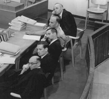 El equipo de la acusación, incluyendo el fiscal general Gideon Hausner, durante el proceso