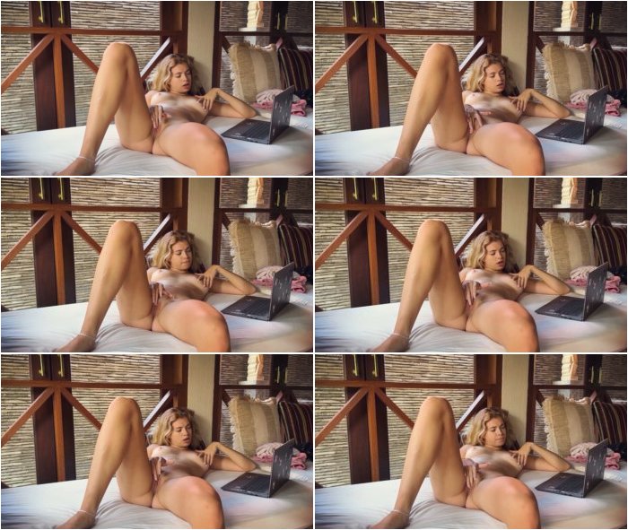 [Image: Masturbating-Natural-Tits-Solo-Watching-Porn-3.jpg]