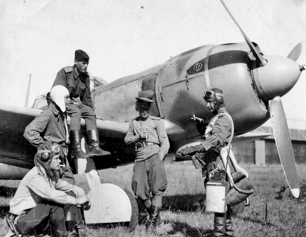 Lavochkin-La-5F-848IAP-194IAD-White-23-1Sqn-pilot-Mikhail-Golikov-at-Yambol-airfield-May-1945-01
