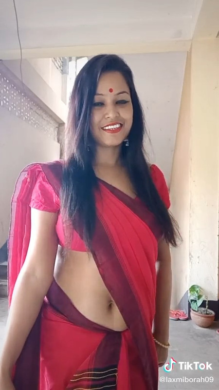 neplai lady sexy navel in red saree mp4 snapshot 00 10 101