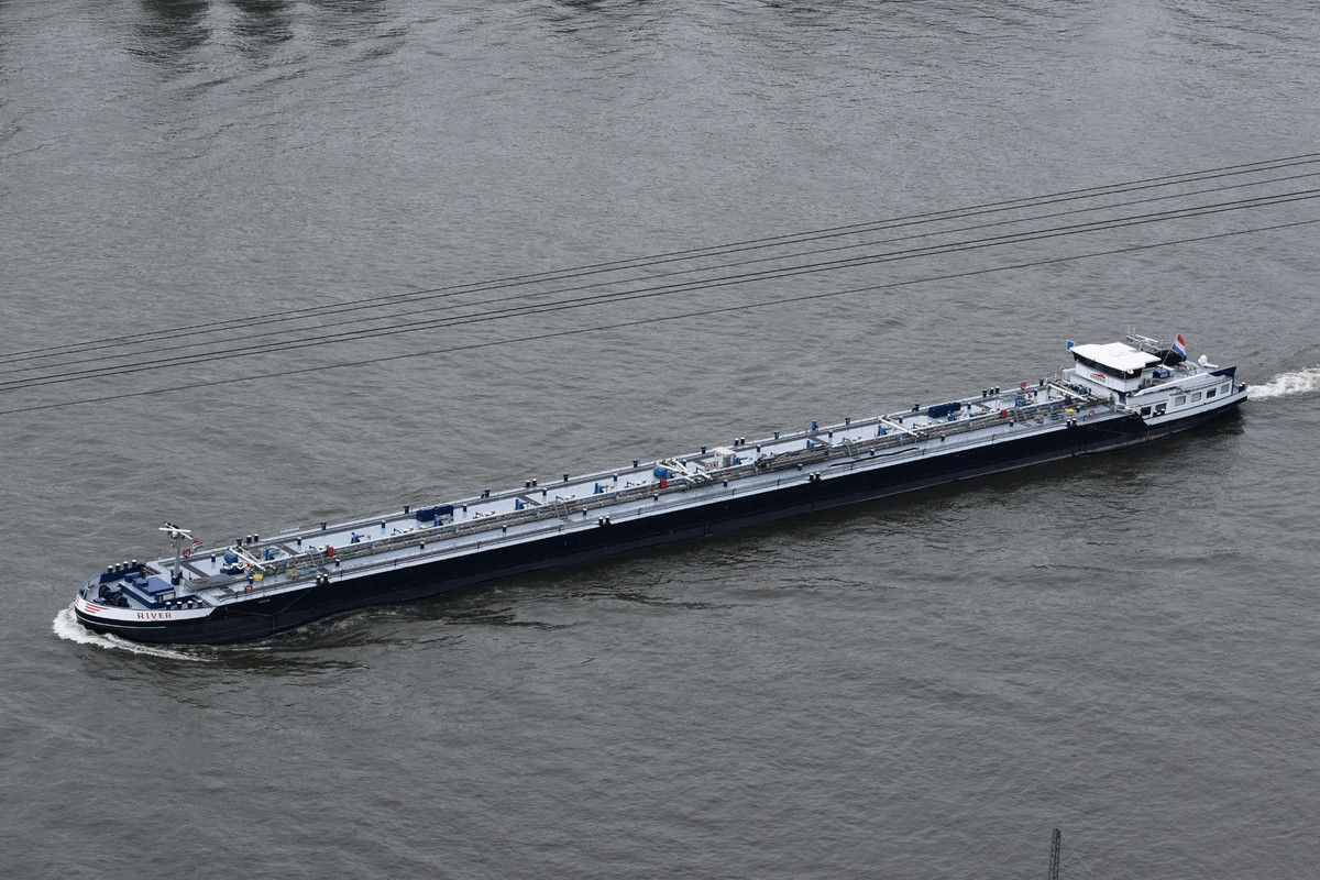 2022.06.27d7c Schiff River (1940x1293)