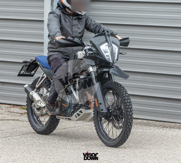 Внедорожная версия KTM 390 Adventure активно тестируется