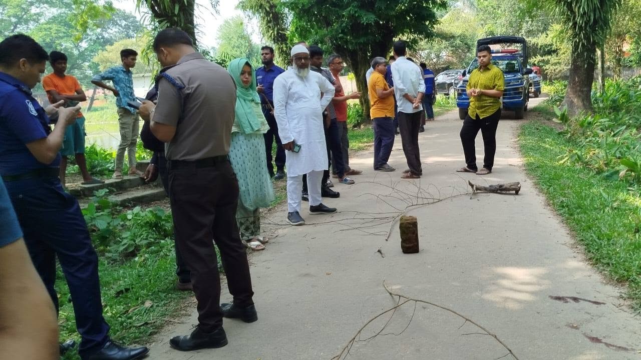 নেত্রকোণায় মুখোশধারীদের গুলিতে যুবক আহত