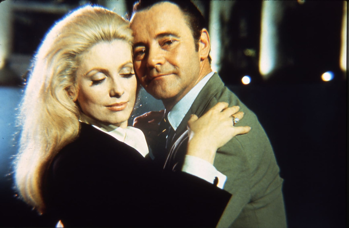 catherine_deneuve_mc82