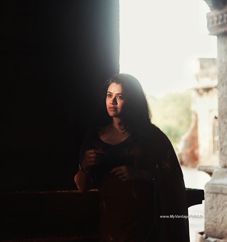 9-Girija-Oak-Godbole-in-Blue-Blouse-Saree-My-Vantage-Point