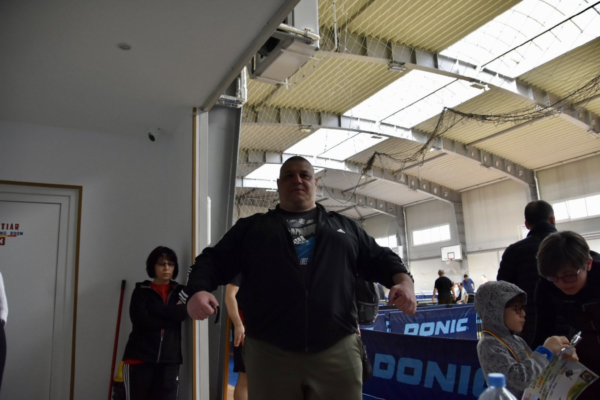 FC573BCC-DADA-4B78-B0F6-75DF500264E2