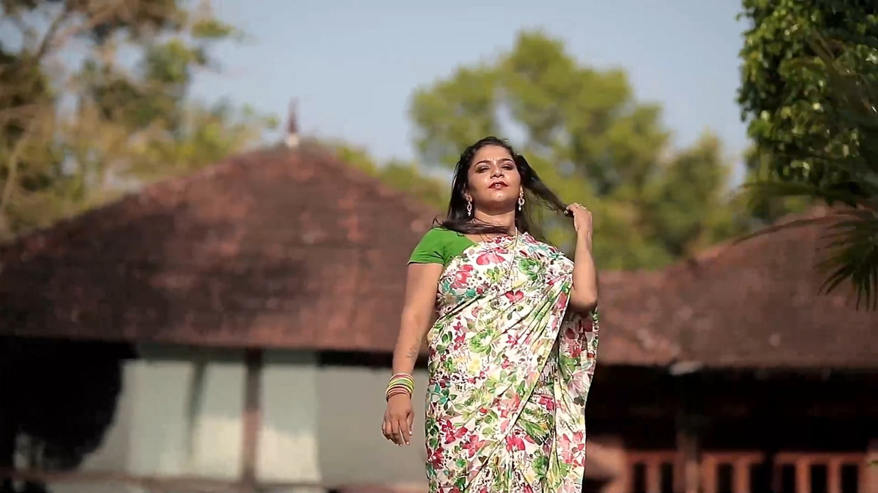 Hot Mallu aunty Photoshoot.mkv_snapshot_00.01.066