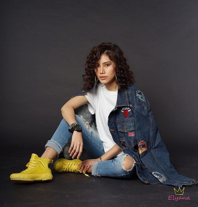 Elyana tetap aktif dalam nyanyian dan lakonan