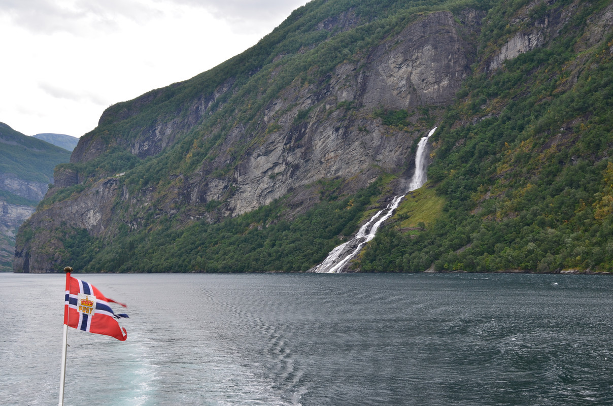Noruega 10 días de cabañas y con niños - Blogs of Norway - ETAPA 4- Crucero por el Fiordo Geiranger hacia Hellesyt- Glaciar Briksdal (4)
