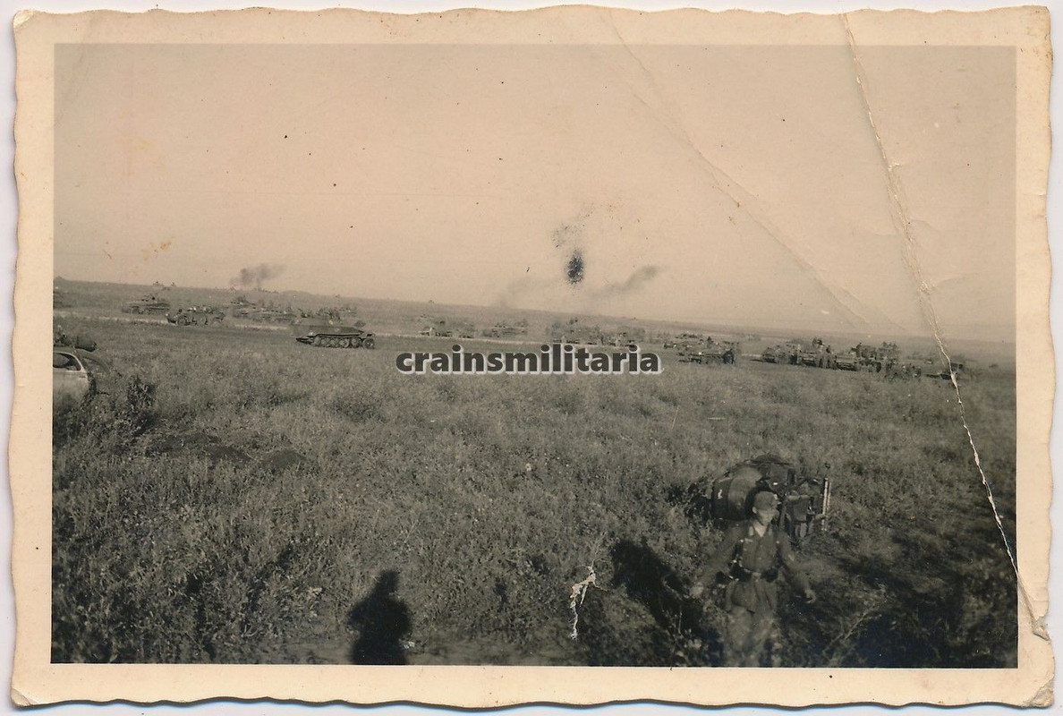 Orig. Foto Angriff Panzerspähwagen SdKfz 251 und