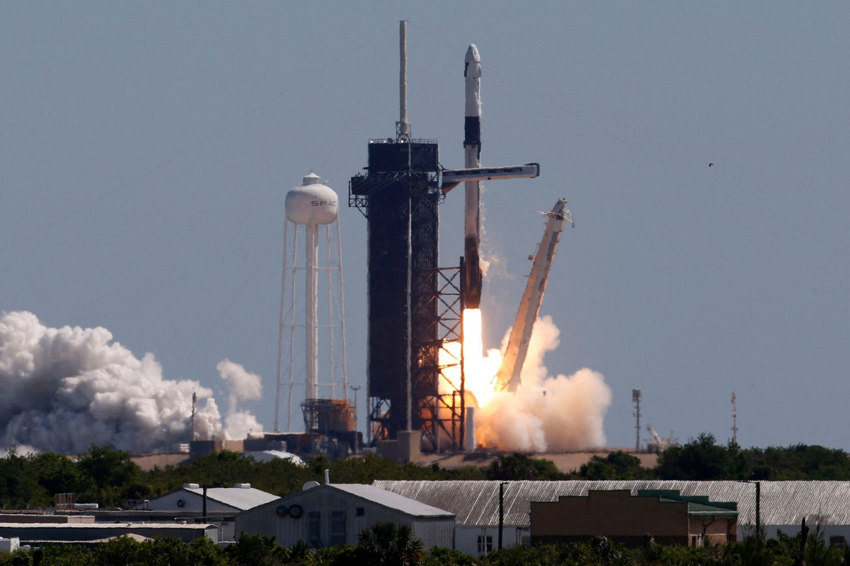 Cohete de SpaceX despega hacia la EEI con cuatro civiles