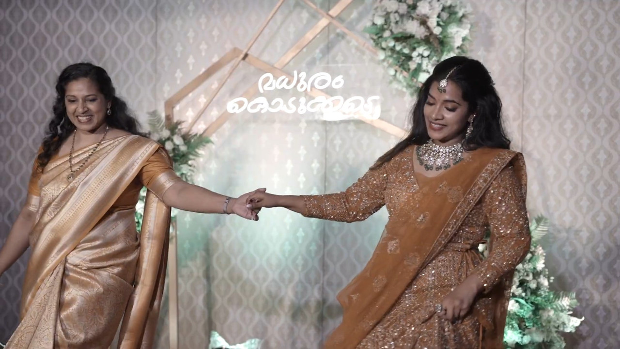 Malayal iflesh yaunty sexy tummy and navel slip in golden saree mkv snapshot 00 41 205