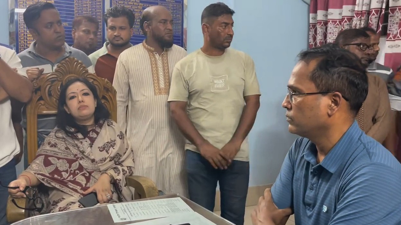 রুমিন ফারহানা-ওসির বাগবিতণ্ডা: থানায় যাওয়া ব্যক্তিদের তালিকা করছে পুলিশ