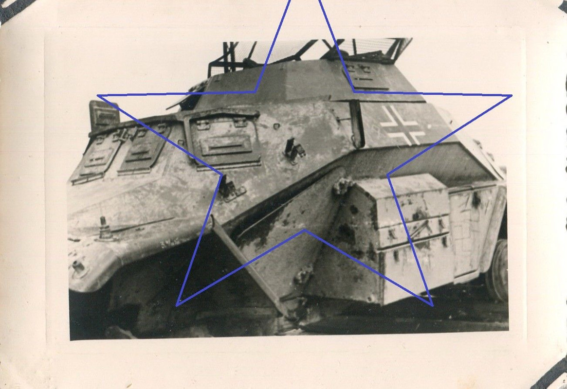 Foto Pz Spähwagen Halbkette zerstört
