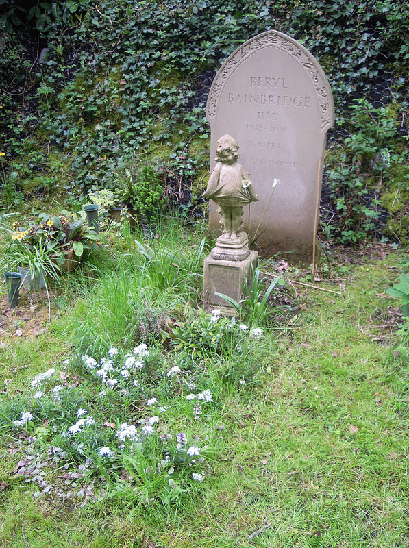 Beryl-Bainbridge-Grave