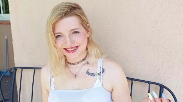 JacquieEtMichelTV – Matylde – 23, never complicates her life