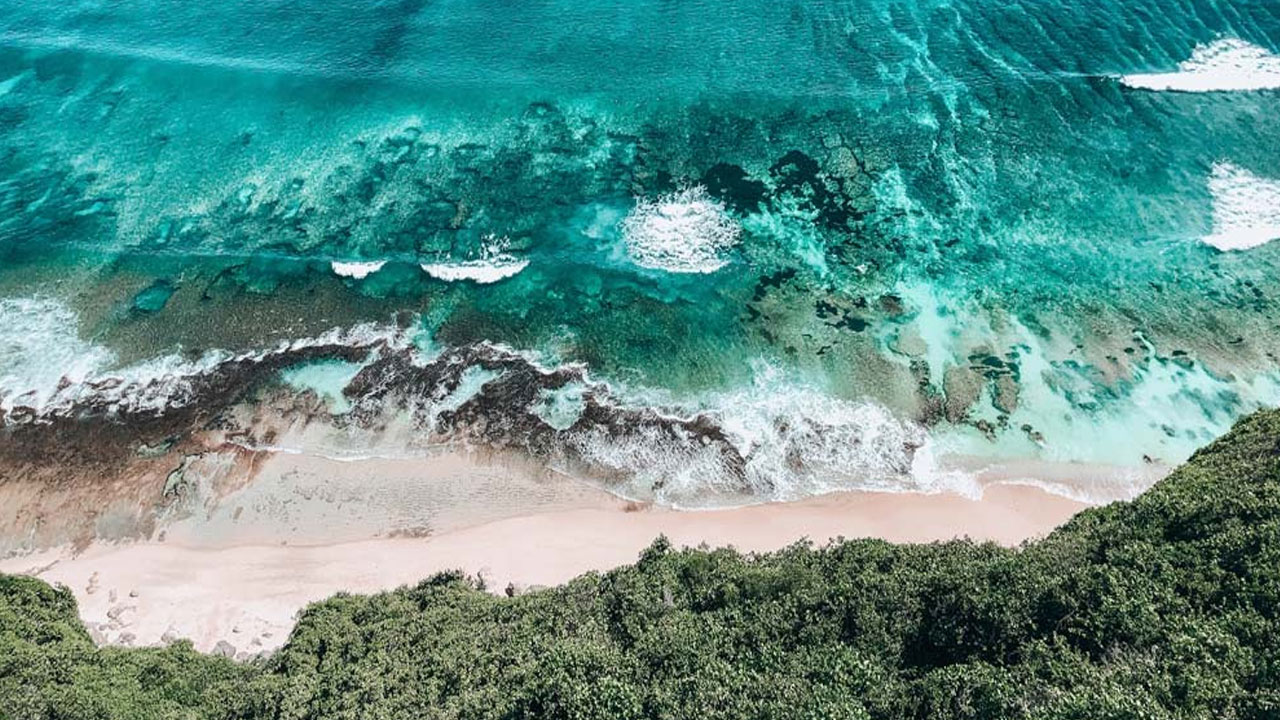 Menjelajahi Keindahan Pantai Nyang Nyang Bali yang Masih Alami