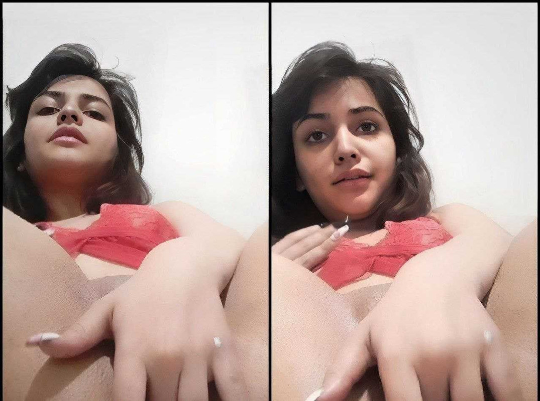 Horney slut masterbating fingering in her pssy closeup