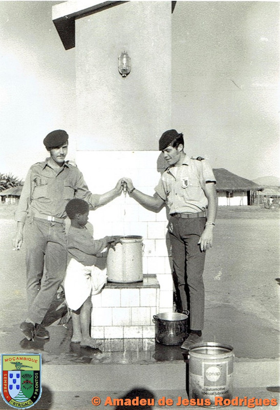 Junto a um fontenário