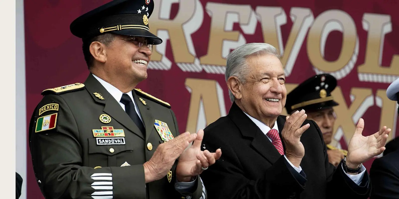 ¿Y qué?, dice AMLO sobre los viajes del general Cresencio Sandoval y su familia