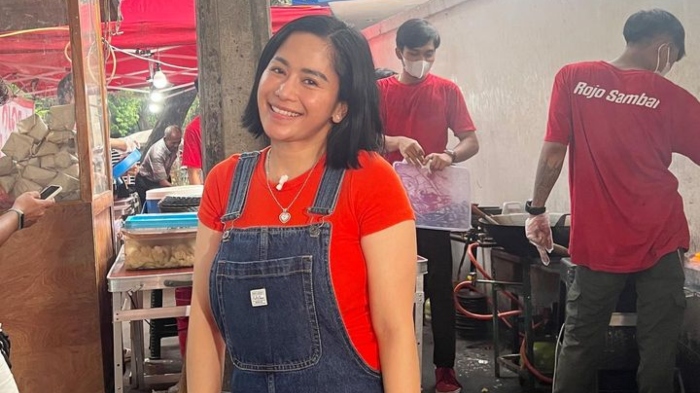 Farida Nurhan, food vlogger yang merasa dipalak usai melakukan review makanan di Banyumas, dapat tagihan capai Rp 8 juta.