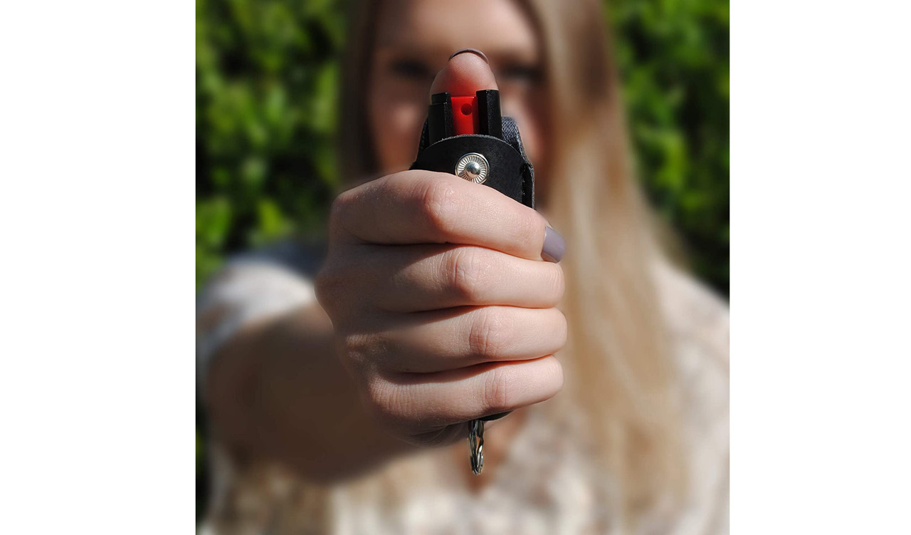 burn-pepper-spray-keychain-for-women-in-leather-holster-black