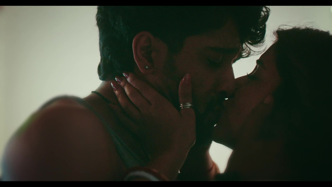 vlcsnap-2025-04-16-23h06m37s892