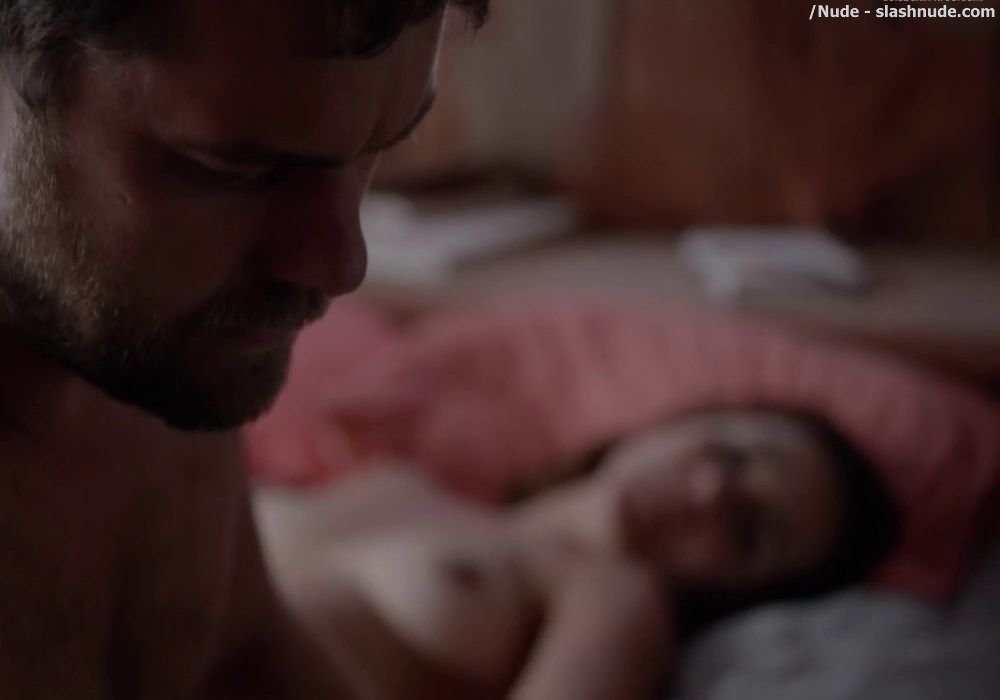 catalina-sandino-moreno-topless-in-the-affair-5072-13