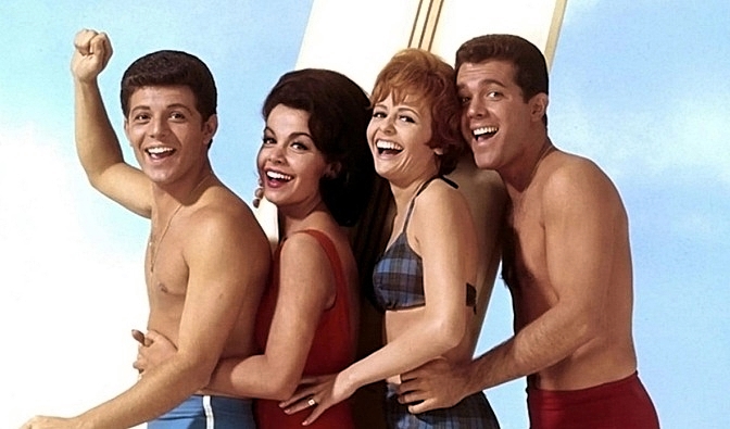 JOHN-ASHLEY-BEACH-BLANET-BINGO-2-A-FOTOR.jpg