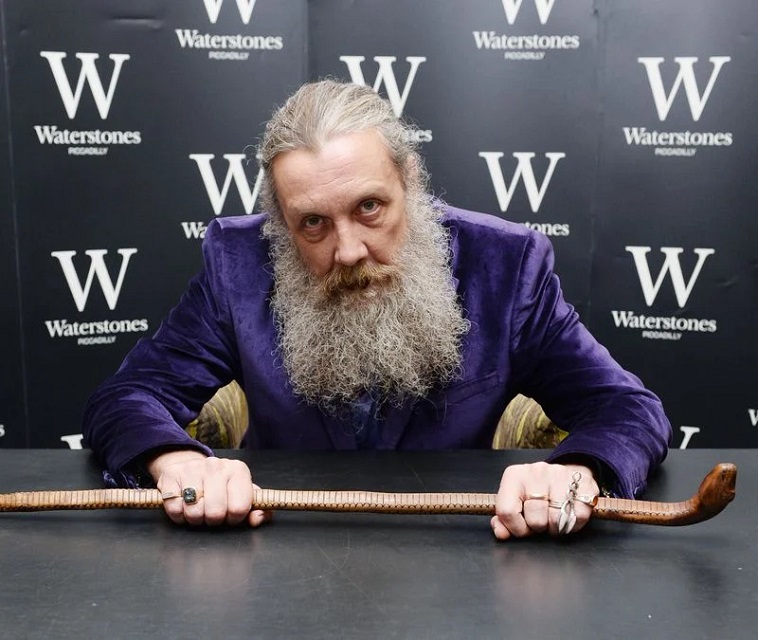 Exploring-the-cultural-importance-of-Alan-Moore