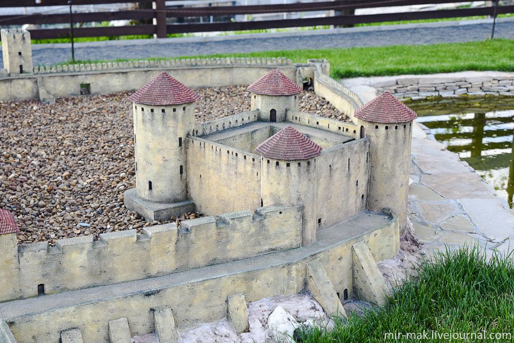 Musée de la miniature à Kamianets-Podilskyi Miniatures-museum-castles-kamianets-podilskyi-ukraine-24