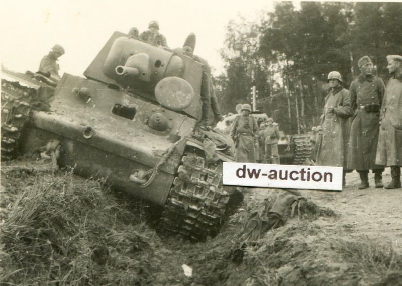 Sturmgeschütz Bttr. 665 , zerstörter Panzer bei 